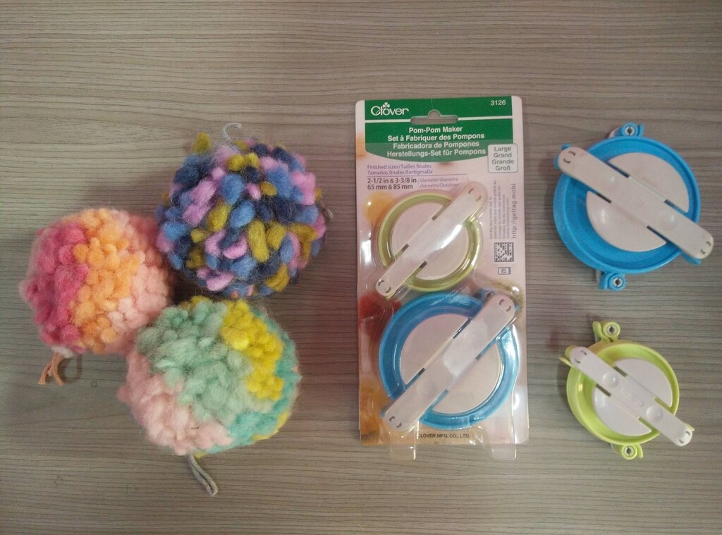 Multicolored Pom Pom and Clover pompom maker for hand knttied hat- Rochak Handknit