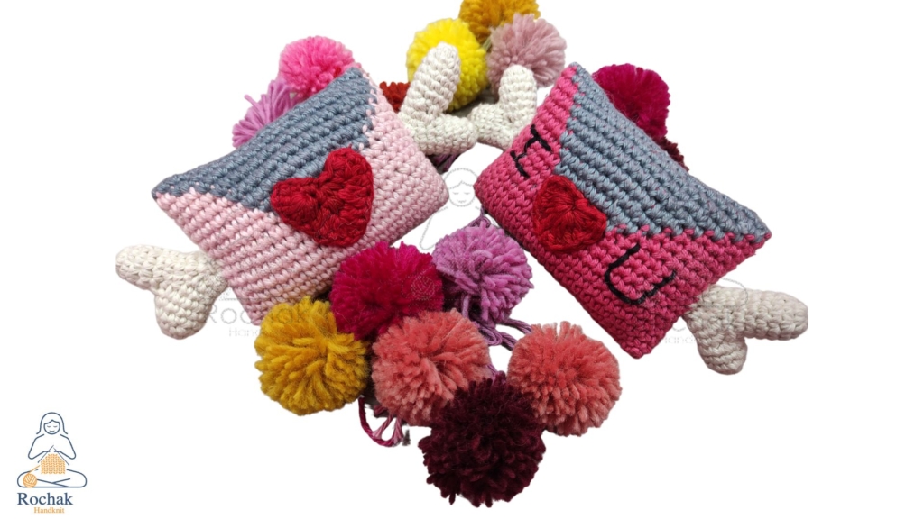 handgestrickte und handgehäkelte Baumwollaccessoires, hergestellt von Frauen bei Rochak Handknit Craft