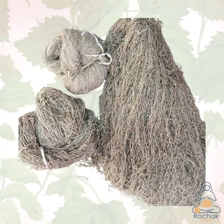 イラクサ繊維（アロ）は、ヒマラヤ地域に生息するイラクサ（Girardinia diversifolia）の茎から抽出されます。